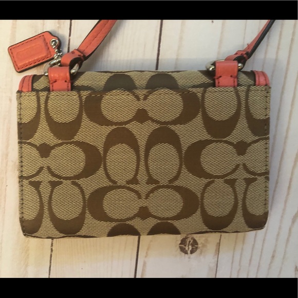 Coach Cute 😊 Mini Crossbody Wallet ❤️ - Picture 3 of 5